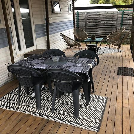 Mobilhome A Frejus A 15 Minute De La Mer Sur Terrain Independant מראה חיצוני תמונה