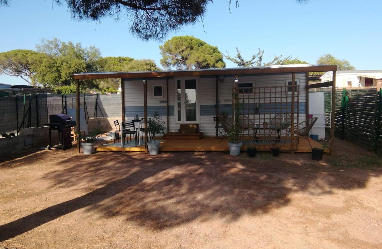 Mobilhome A Frejus A 15 Minute De La Mer Sur Terrain Independant מראה חיצוני תמונה