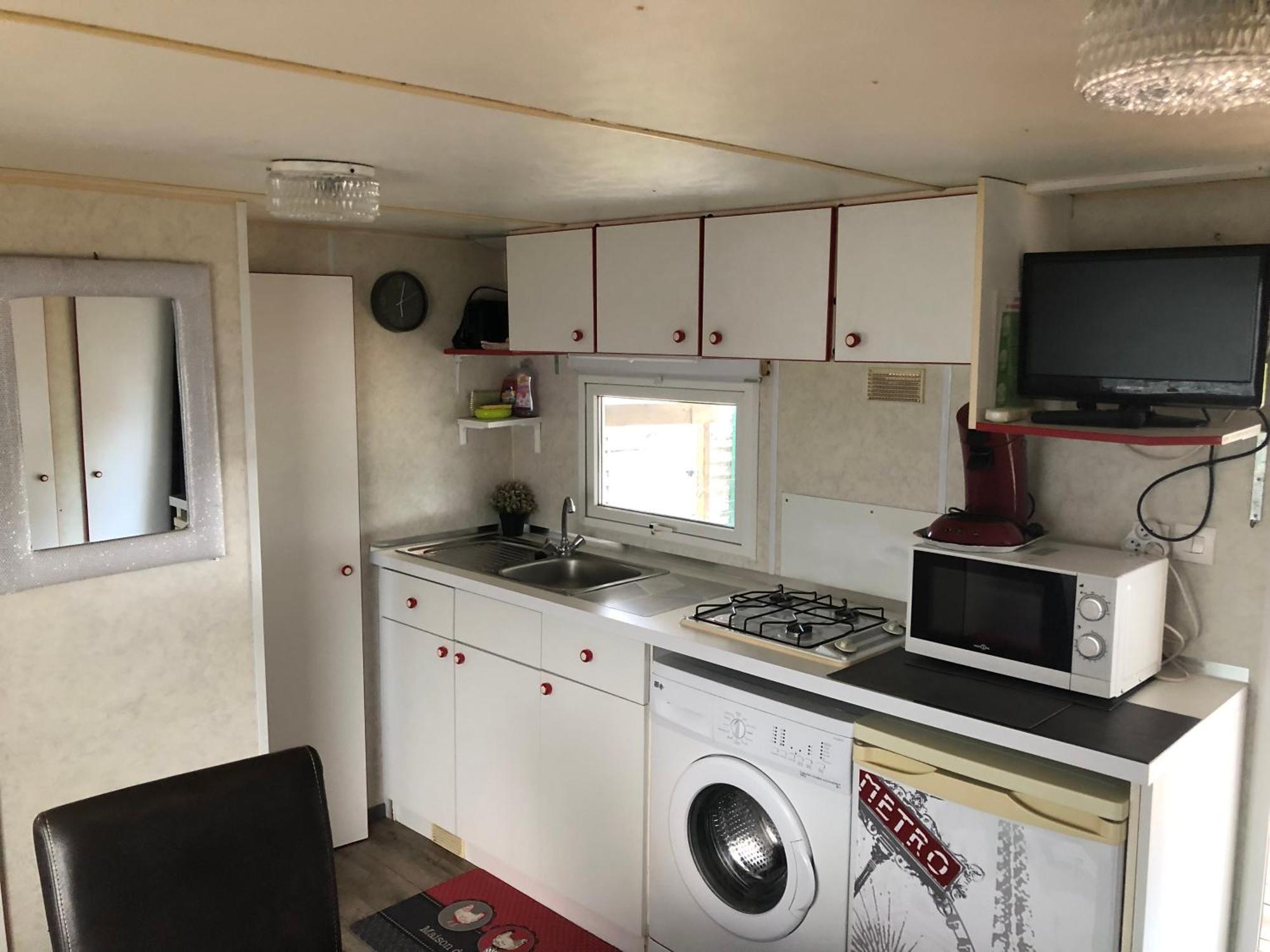 Mobilhome A Frejus A 15 Minute De La Mer Sur Terrain Independant מראה חיצוני תמונה